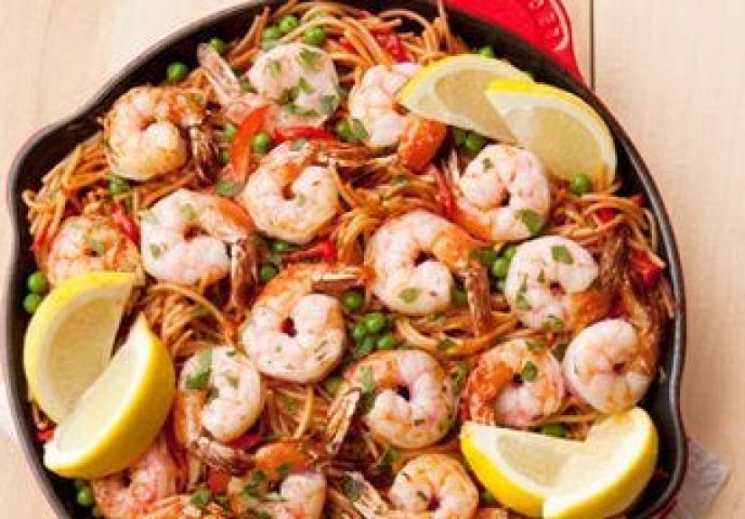 Spanish Noodles with Shrimp and Peas Recipe