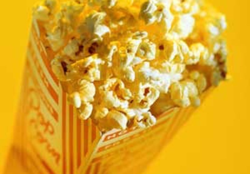 3 Tips for Hosting an Outdoor Movie Night