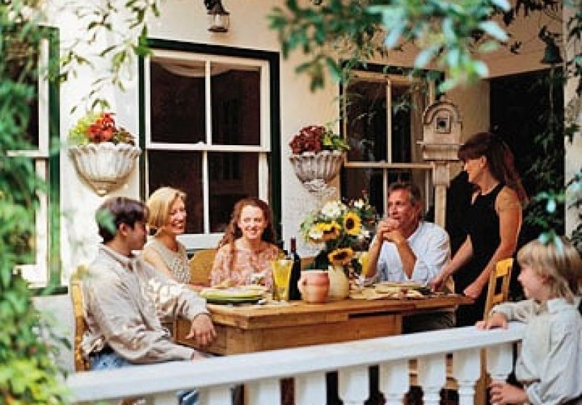7 Ways to Make Your Dinner Party Memorable