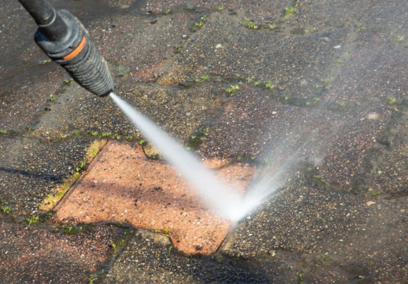 How Much Does It Cost to Pressure Wash a Driveway? (2025)