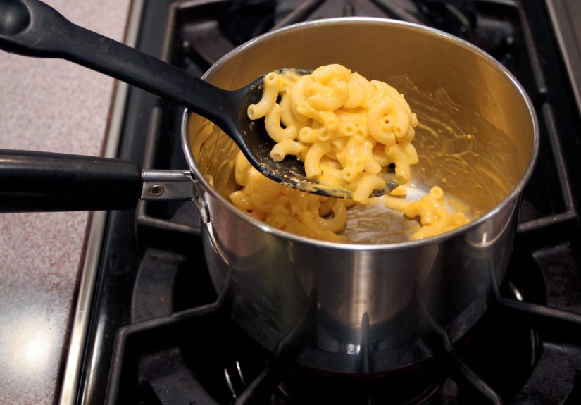 How to Prepare Half a Box of Macaroni and Cheese: 7 Steps