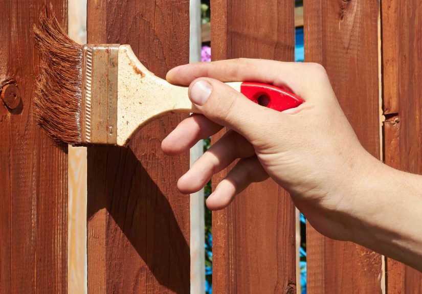 How to Stain a Fence Quickly Like a Pro
