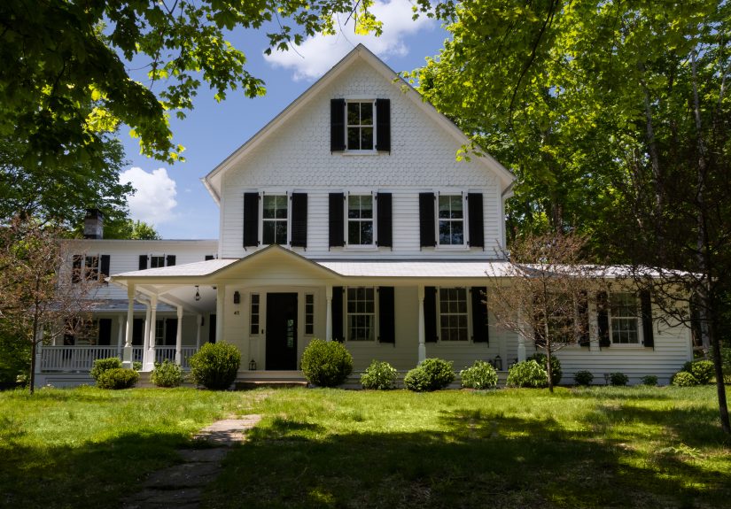 New English: A Falling-Down 1850s Farmhouse in Westchester, Transformed by a Pair of Designers