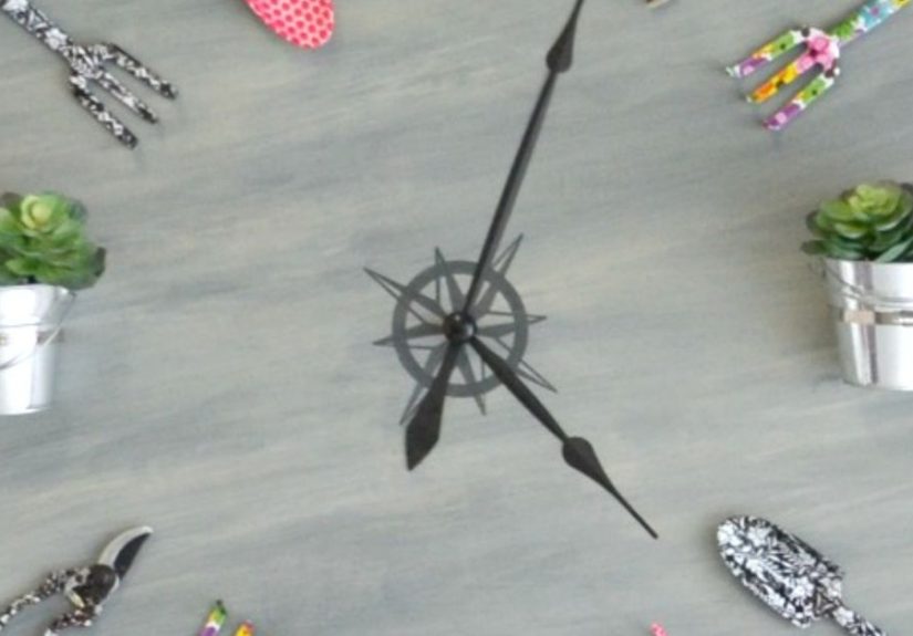 Repurposed Tabletop To Oversized Garden Clock